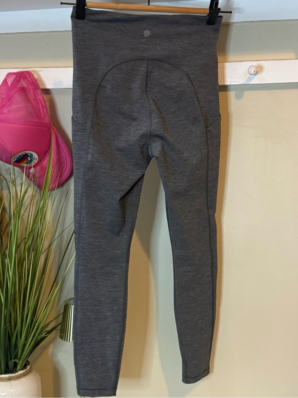Athleta Ultimate Stash Pocket Gray Leggings XS Yoga Running Gym EUC